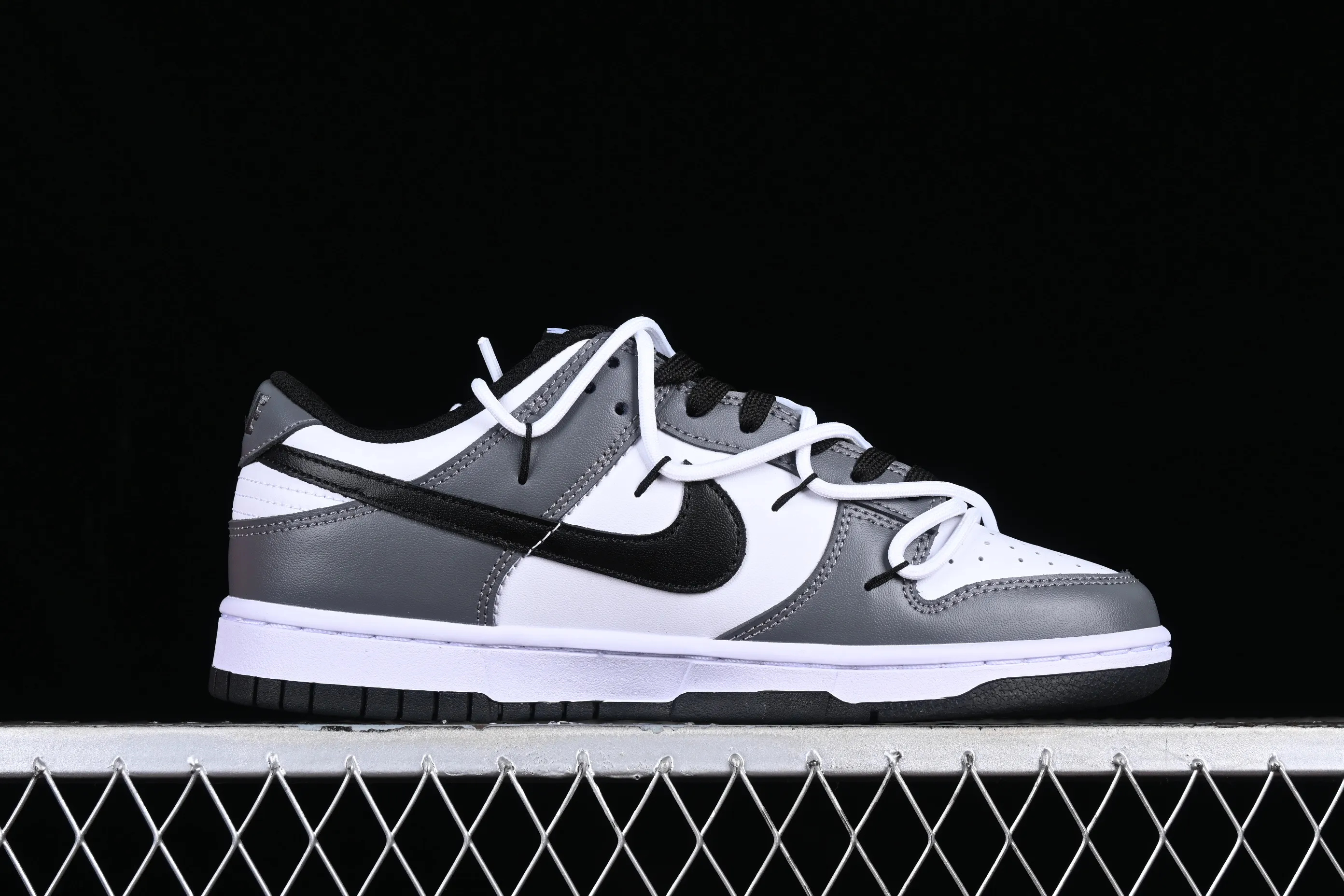 All Categories Nk SB Dunk Series Nk SB Dunk Low Low-top sneakers Nk SB Dunk Low Strap white and gray SB low-top sports and leisure sneakers DD1503-101